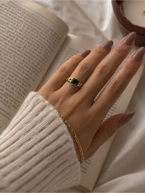 Green Emerald open band gold link statement ring